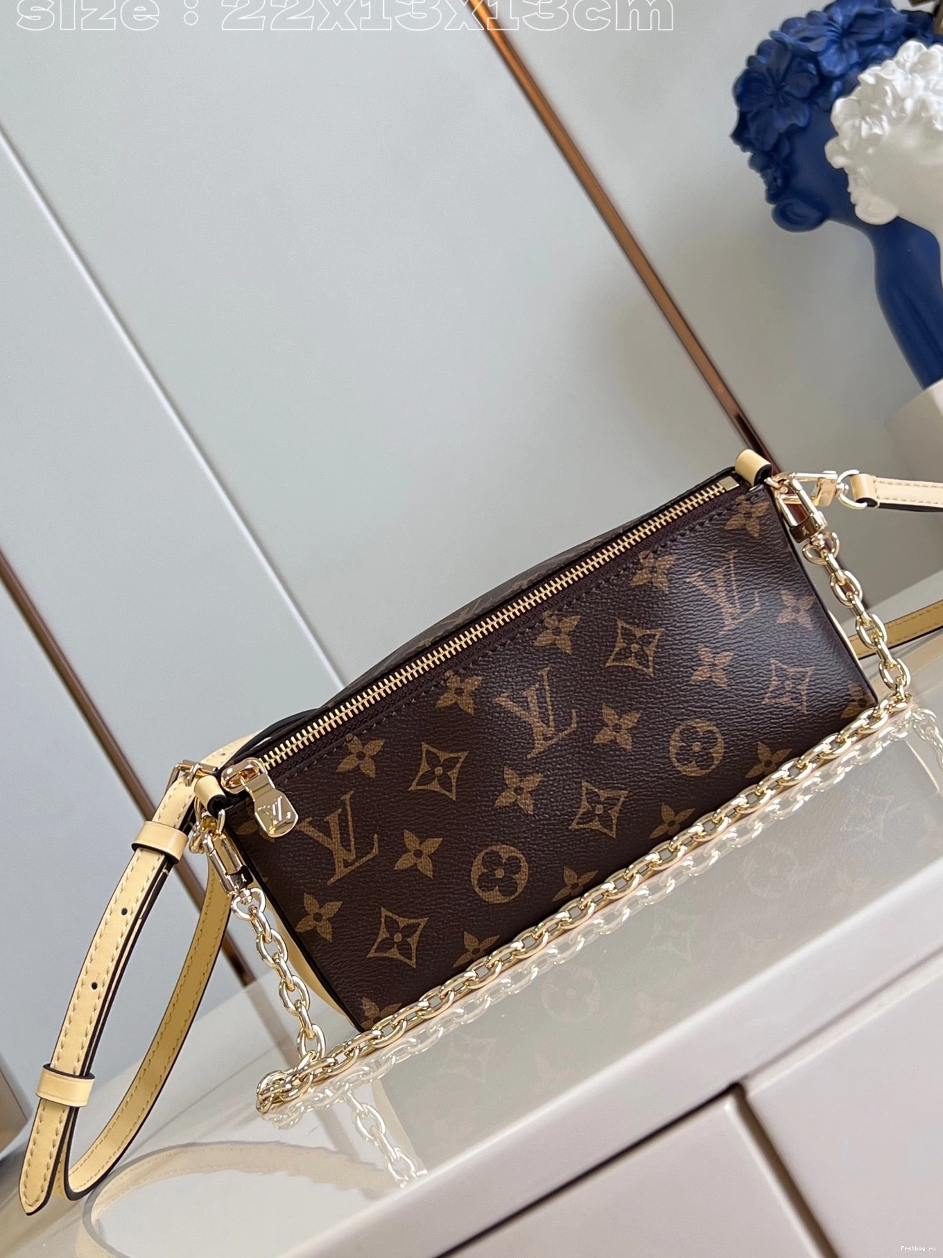 First bag ru VUITTON Bloom Pouch-22.5*13*13CM LOUIS 0807